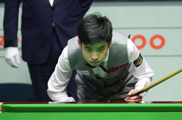 队长的担当💪C罗让出点球，并向球迷打手势示意别嘘马内.