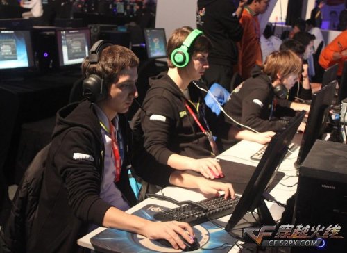 体育李霄鹏率武汉卓尔新任教练组成员亮相