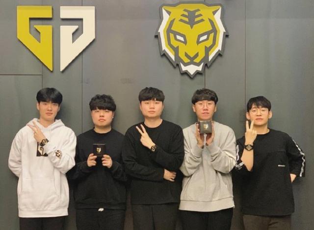 谁就更可能 谁就更可能